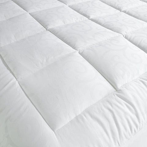 DownLinens 300 Thread Count Luxury Waterproof Mattress Pad zoomed in focusing on the square stitching. 